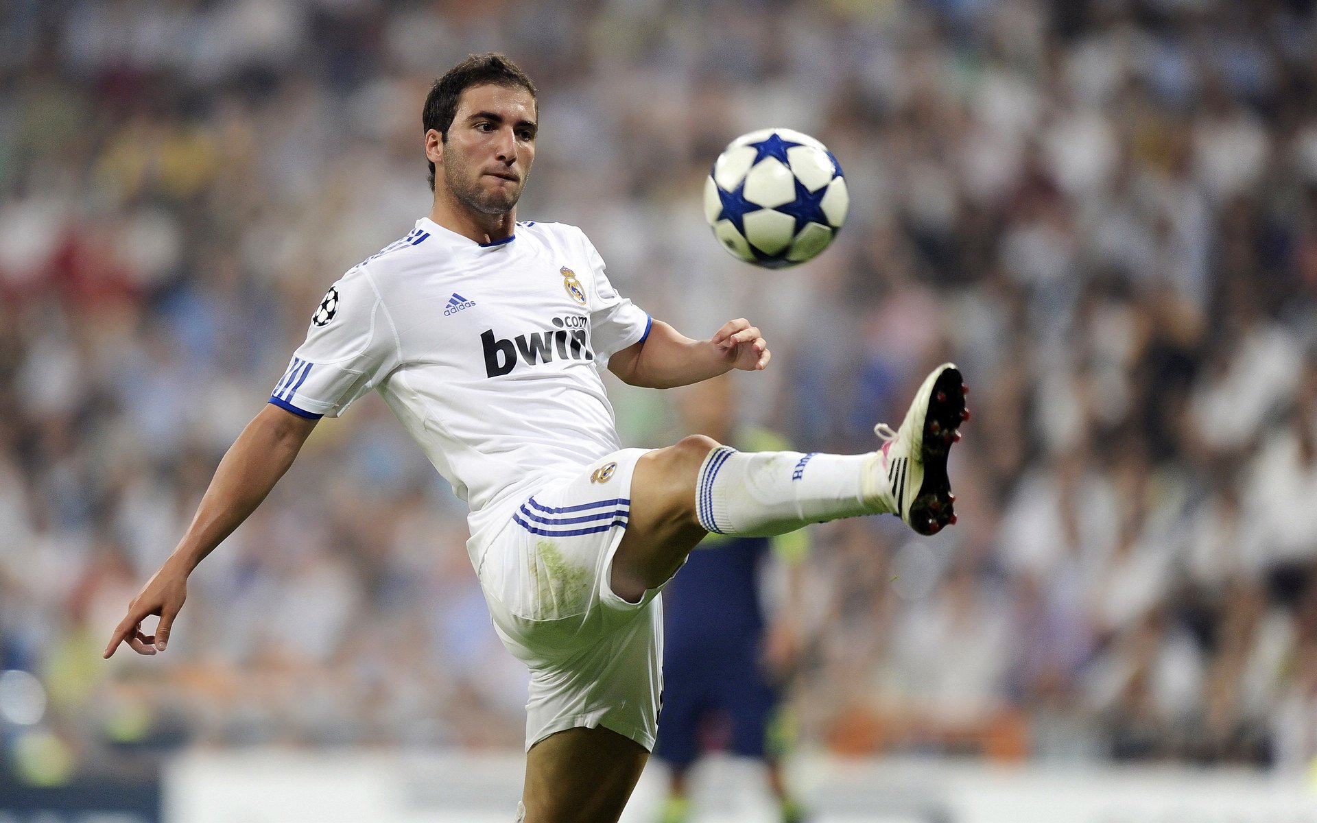 西班牙骑手托马斯·约夫雷在美国奥卡拉速度挑战赛中以最快成绩获胜。